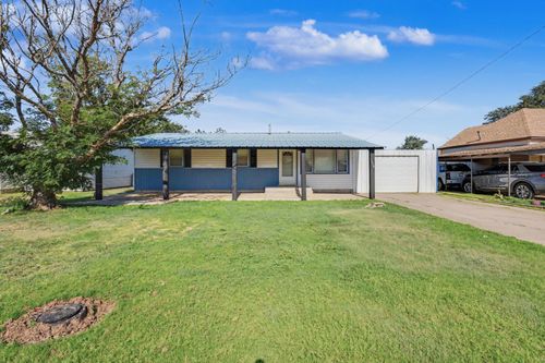 1024 S Leonard St, Floydada, TX, 79235-3704 | Card Image
