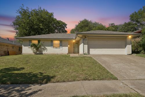 1113 Se 2nd St, Grand Prairie, TX, 75051-3216 | Card Image