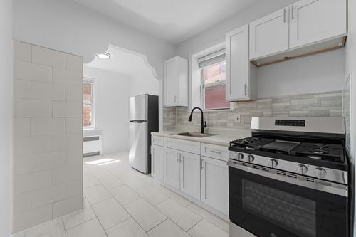 308 E 45th St, New York, NY, 10017-3401 | Card Image