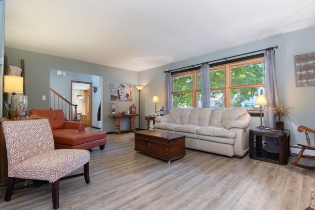 A bright and airy space for greeting guests | Image 6