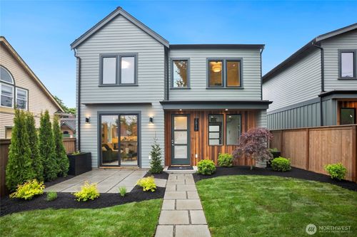 2817 W Bertona St, Seattle, WA, 98199-2762 | Card Image
