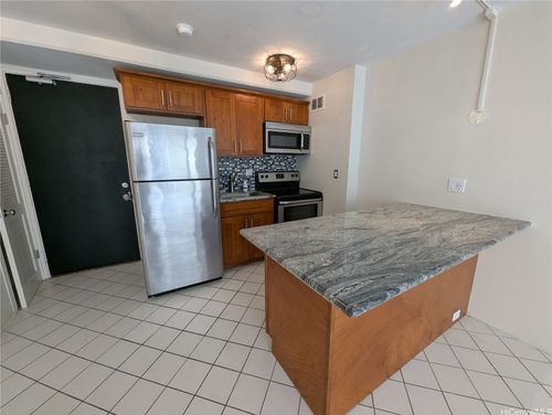 apt-402-445 Kaiolu St, Honolulu, HI, 96815-2236 | Card Image