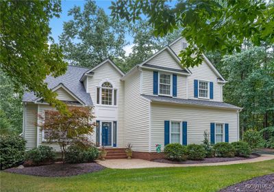 View of front property featuring a front yard | Image 1