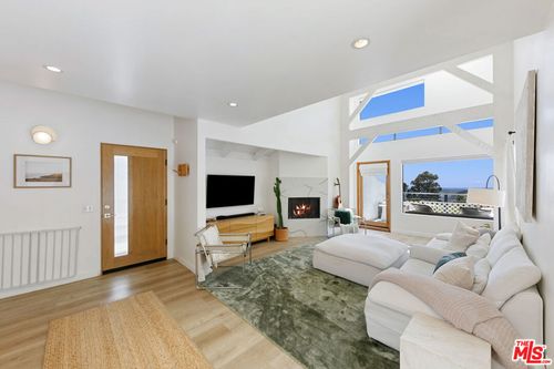 2919 Valmere Dr, Malibu, CA, 90265-2971 | Card Image