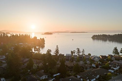 2-10393 Allbay Rd, Sidney, BC, V8L2N8 | Card Image