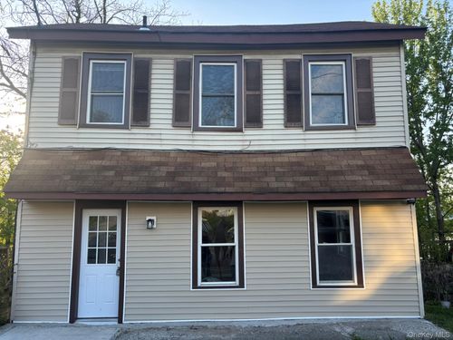 42 Maple St, Walden, NY, 12586-1814 | Card Image