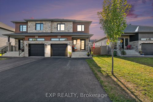 704 Azure St, Russell, ON, K4R0E5 | Card Image