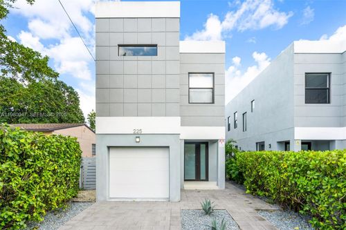 225 Nw 40th Ct, Miami, FL, 33126-5745 | Card Image