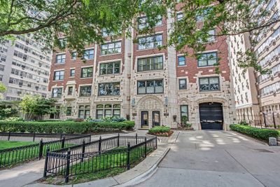 3S - 3920 N Lake Shore Drive, Condo with 3 bedrooms, 3 bathrooms and 1 parking in Chicago IL | Image 2