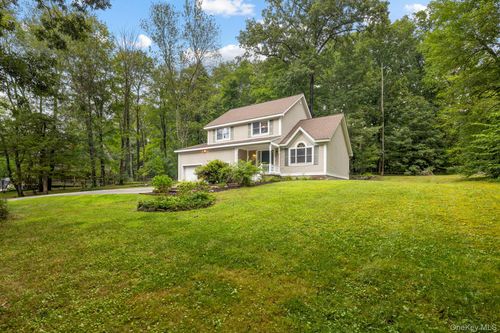30 Hidden View Dr, Newburgh, NY, 12550-8955 | Card Image