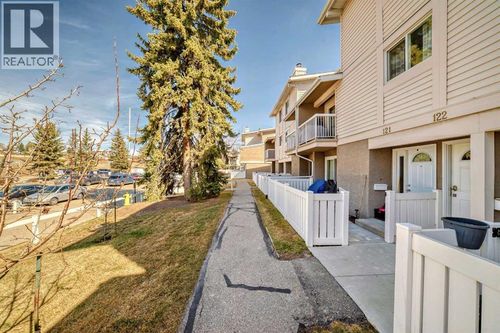 3015 51 St Sw, Calgary, AB, T3E6N5 | Card Image