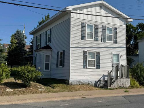 402 Purves St, North Sydney, NS, B2A1C6 | Card Image