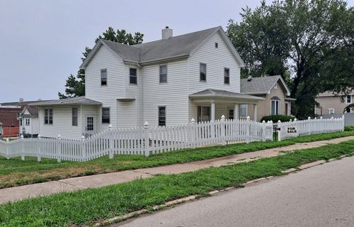 12 7th St, La Salle, IL, 61301-1702 | Card Image