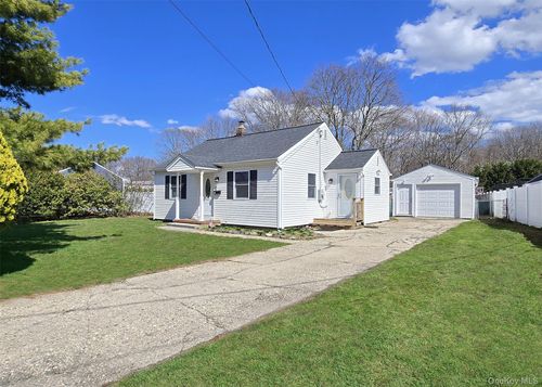 393 Mcconnell Ave, Bayport, NY, 11705-1742 | Card Image