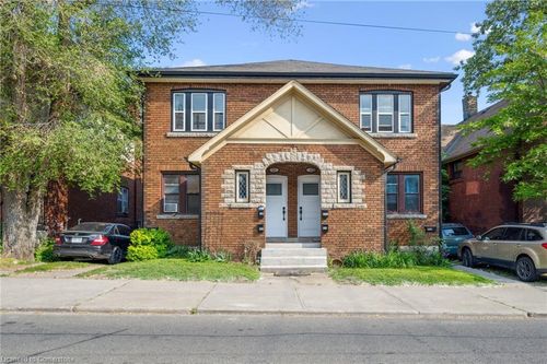 527 Kingston Rd, Toronto, ON, M4L1V5 | Card Image