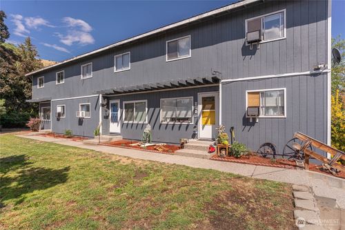 225 W Highland Ave, Chelan, WA, 98816-9704 | Card Image