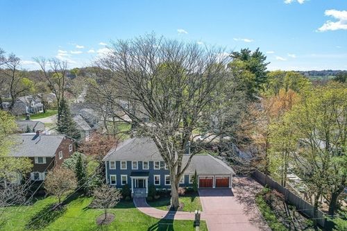 50 Brooks St, Winchester, MA, 01890-3865 | Card Image