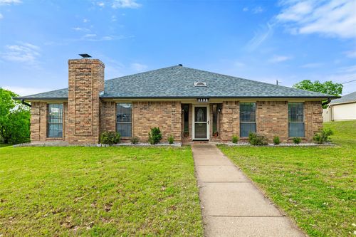 1132 Trinity Dr, Benbrook, TX, 76126-4236 | Card Image