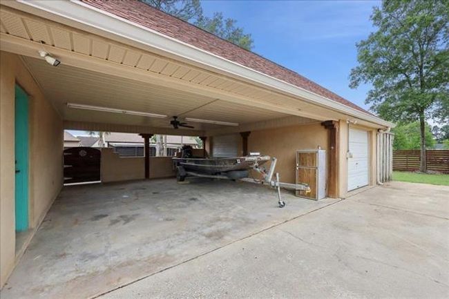 1010 Yaupon Trl, House other with 5 bedrooms, 3 bathrooms and 3 parking in Sour Lake TX | Image 27