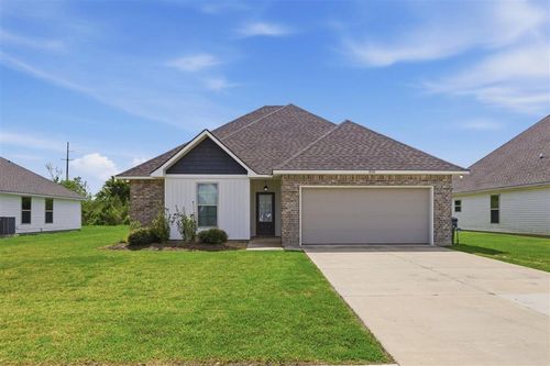 1832 Park Place Dr, Lake Charles, LA, 70607-7724 | Card Image
