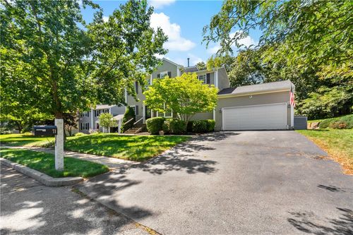 71 Remington Farm Dr, Coventry, RI, 02816-8276 | Card Image