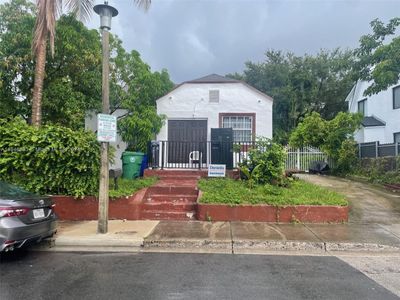 53 Ne 50th Ter, House other with 3 bedrooms, 1 bathrooms and null parking in Miami FL | Image 1