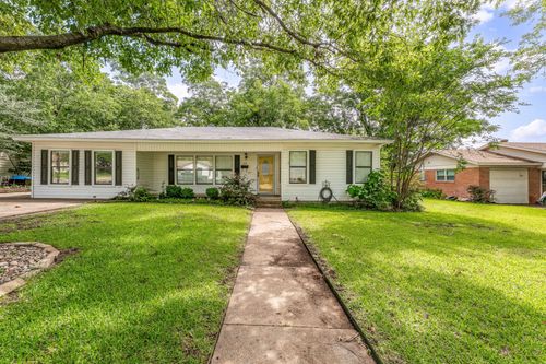 109 Greenview Dr, Stephenville, TX, 76401-3903 | Card Image