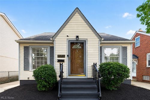 19701 Naumann Ave, Euclid, OH, 44119-1554 | Card Image