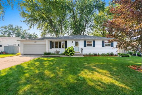 2520 Park Front Way, ALLOUEZ, WI, 54301 | Card Image