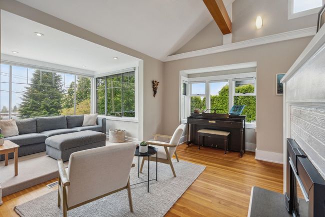 130 E Kings Road, House other with 3 bedrooms, 3 bathrooms and 3 parking in North Vancouver BC | Image 5