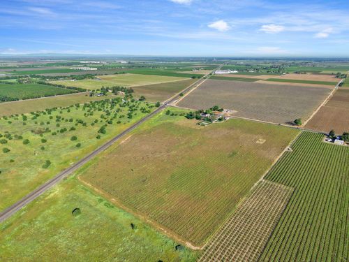 3824 W Sargent Rd, Lodi, CA, 95242-9257 | Card Image