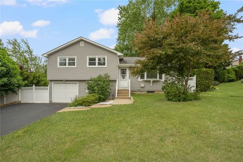 34 Grandview Dr, West Warwick, RI, 02893-3410 | Card Image