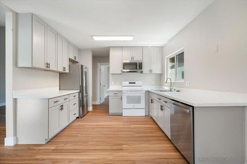 9-5473 Adobe Falls Rd, San Diego, CA, 92120-4445 | Card Image