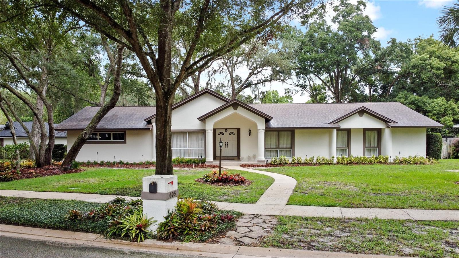 Fox Valley Dr, Longwood, FL 32779