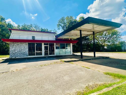 157 E Court Ave, Selmer, TN, 38375-2301 | Card Image