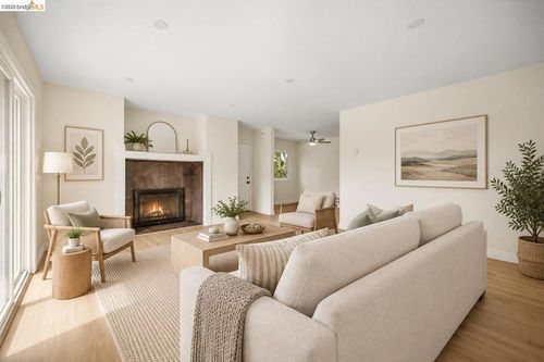 385 Caliente Cir, San Leandro, CA, 94578-4147 | Card Image