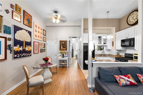 25 Village Ml, Haverstraw, NY, 10927-1062 | Card Image
