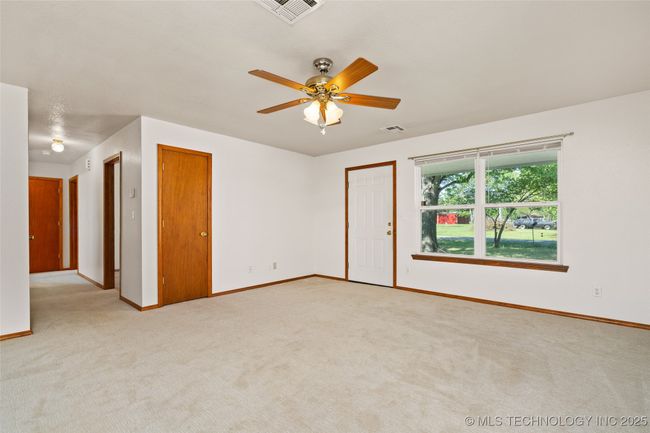 living room | Image 11