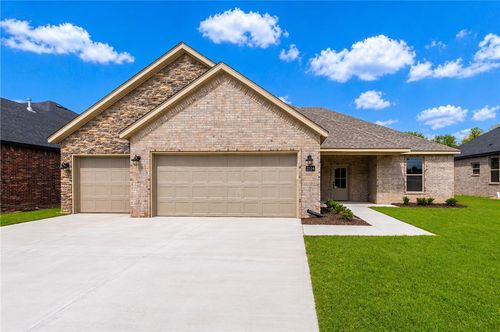 2104 N Dagan St, Siloam Springs, AR, 72761 | Card Image