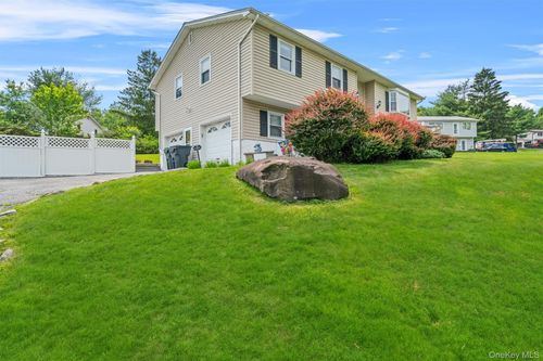 4 Genny Dr, Highland Mills, NY, 10930-2706 | Card Image
