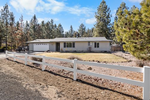 60761 Country Club Dr, Bend, OR, 97702-9322 | Card Image