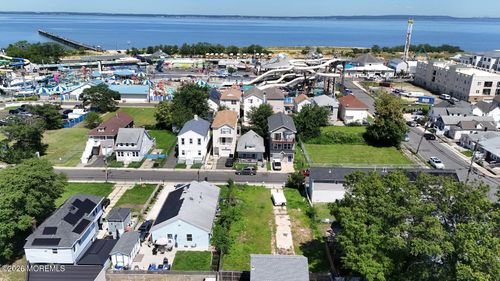 38 Seabreeze Way, Keansburg, NJ, 07734-1066 | Card Image