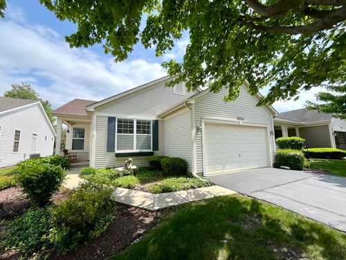 21240 Montclare Lake Dr, Crest Hill, IL, 60403-8720 | Card Image