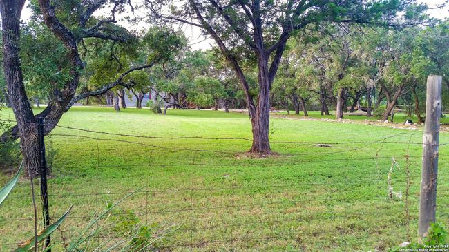 208 Scenic Mountain Dr, House other with 2 bedrooms, 3 bathrooms and null parking in Lakehills TX | Image 68
