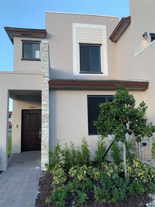 20651 Ne 7th Pl, Miami, FL, 33179-3583 | Card Image