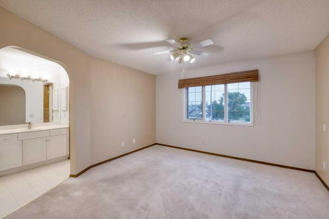 321 Douglas Ridge Pl Se, House detached with 3 bedrooms, 2 bathrooms and 2 parking in Calgary AB | Image 31