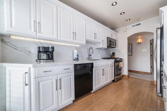 The kitchen looking from street view to the entry. | Image 11