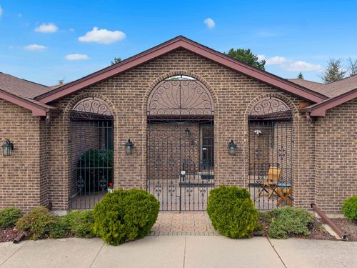 3720 Liberty Ln, Glenview, IL, 60025-3775 | Card Image