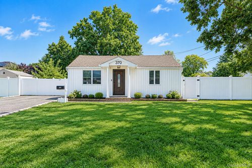 370 Grand Boulevard, Babylon, NY, 11729 | Card Image