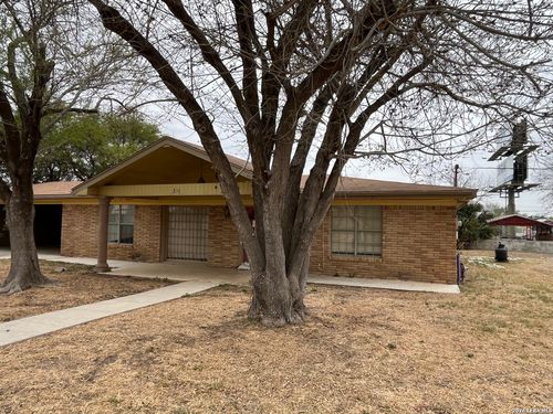 211 E Alamo St, Carrizo Springs, TX, 78834-3315 | Card Image
